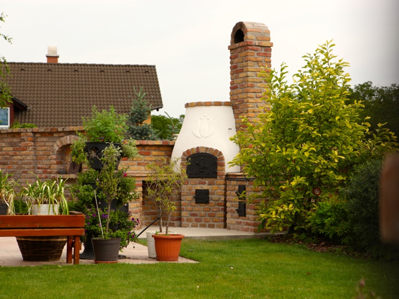 Dunaföldvári kerti konyha kemencével