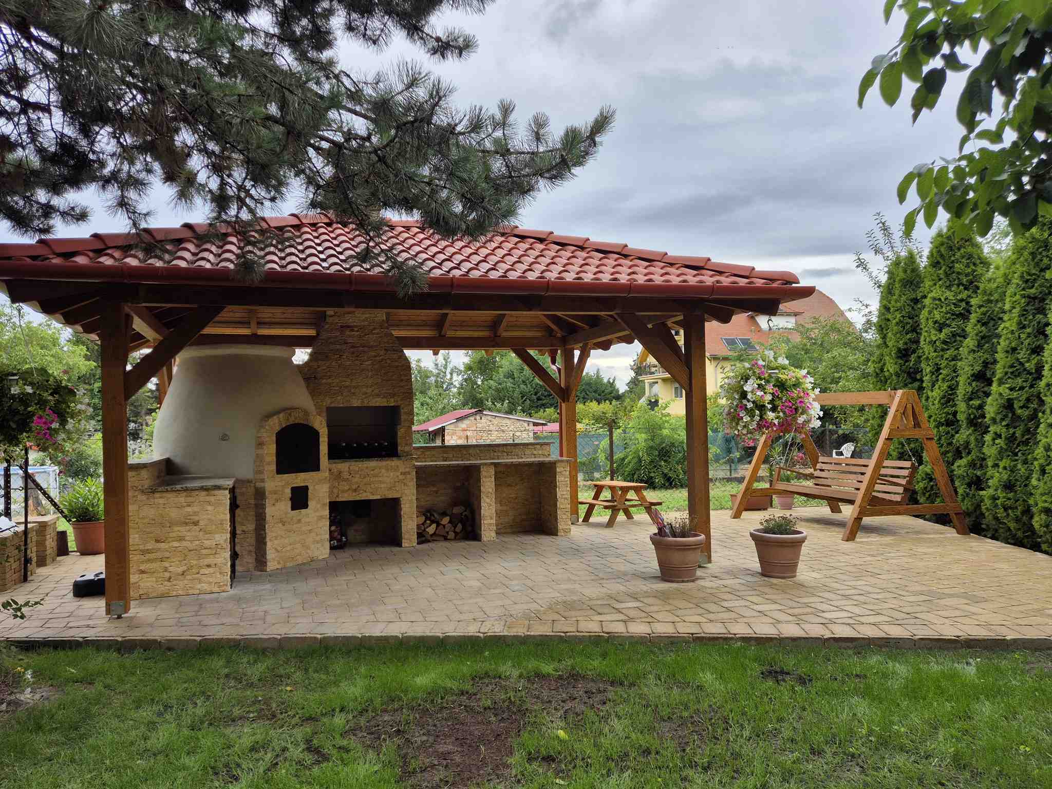 Szükségem van külön ácsra a kerti konyha tetőszerkezetéhez?